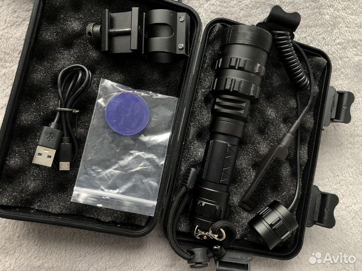 Тактический фонарь с выносной кнопкой