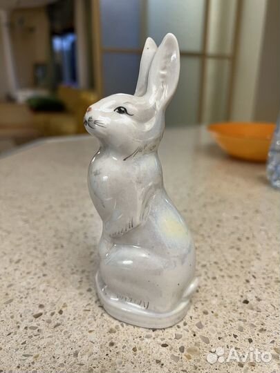 Заяцстатуэтка