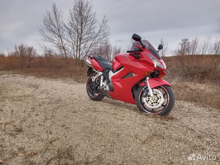 Продам Honda VFR800F
