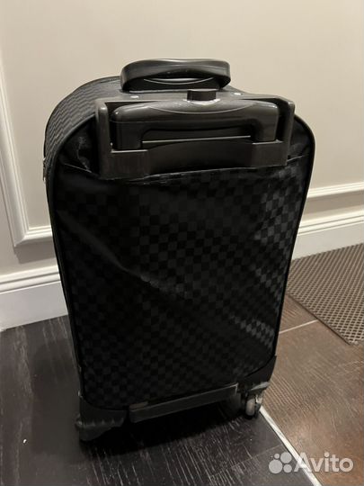 Чемодан черный S