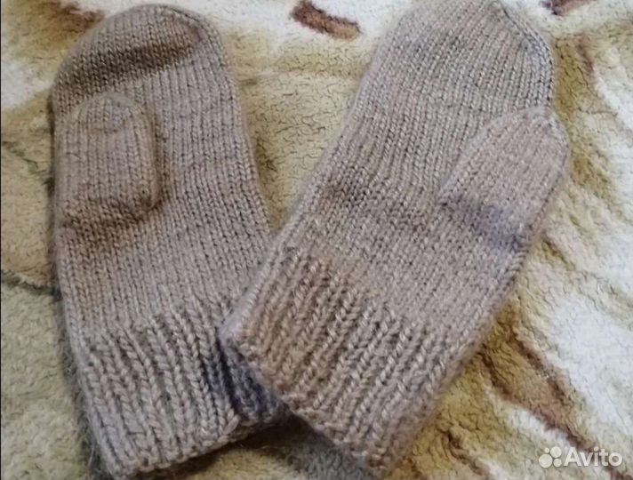 Женская шапка и варежки