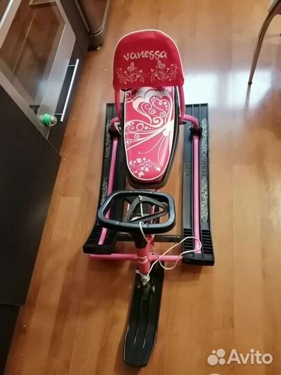 Детский снегокат со спинкой