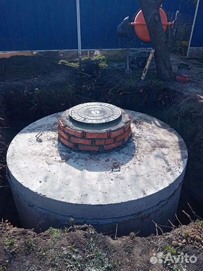 Установка люков, выкладка колодцев