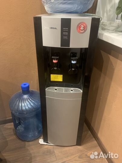 Кулер для воды напольный