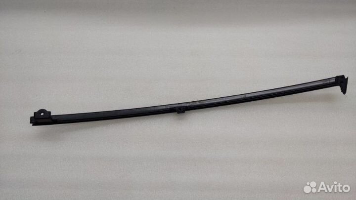 Направляющая стекла двери задняя правая Toyota