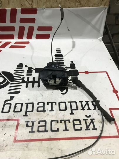 Замок двери передней правой Nissan Juke I (2010—2014)