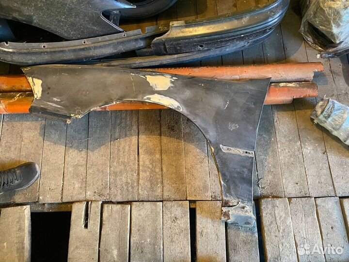 Крыло переднее левое