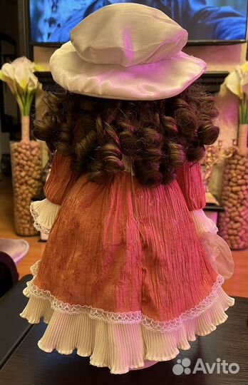 Кукла фарфоровая коллекционная