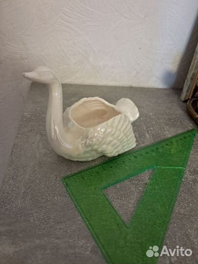 Фарфоровые статуэтки лебеди