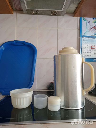 Термос с кружками