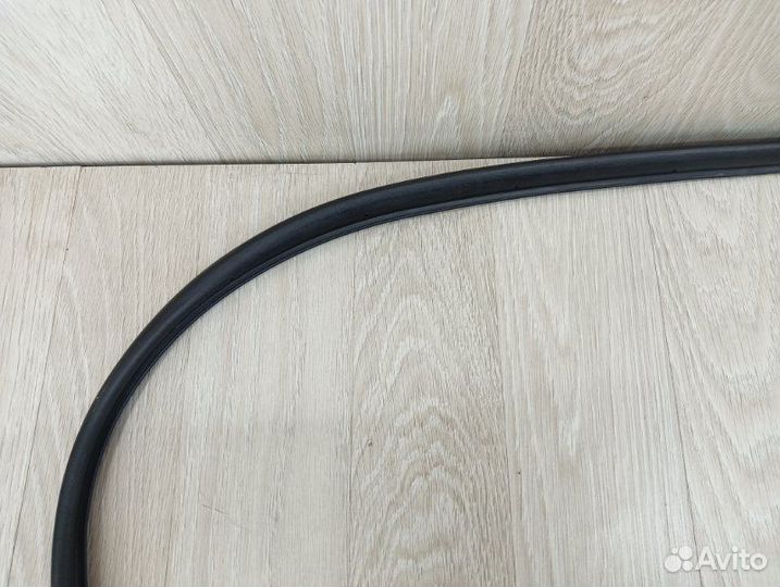 Уплотнитель двери передний левый Hyundai Ix35