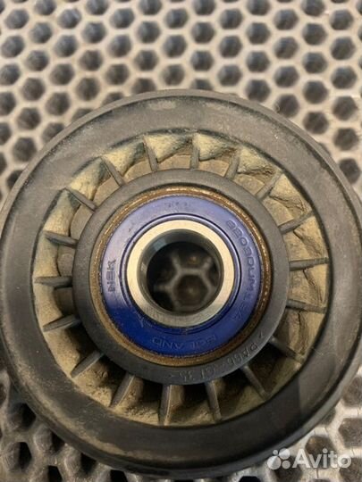 Ролик обводной навесного оборудования