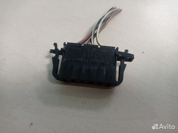 Разъем электрический Volkswagen Polo 1400CC / 80HP