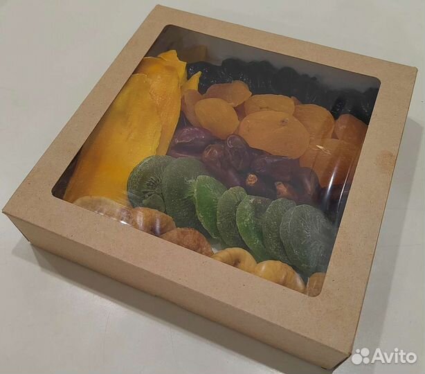 Подарочный нобор из сухофруктов и орехов