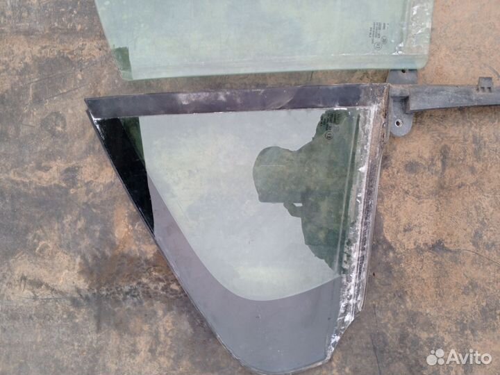 Стекла задней правой двери Skoda rapid