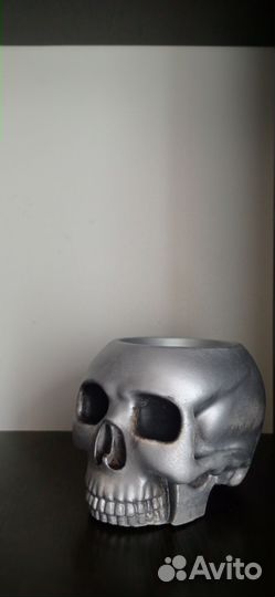 Кашпо череп