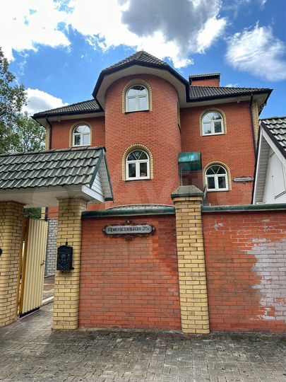 Коттедж 304 м² на участке 6,5 сот.