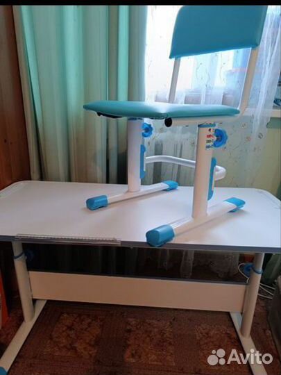 Парта для школьника