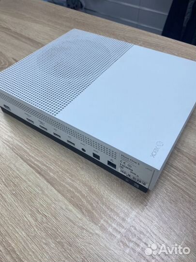 Игровая приставка xbox one s 500Gb