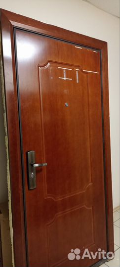 Дверь входная металлическая правая бу