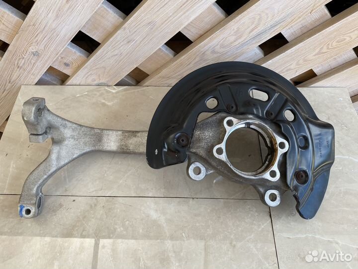 Поворотный кулак передний правый Audi A8 D3