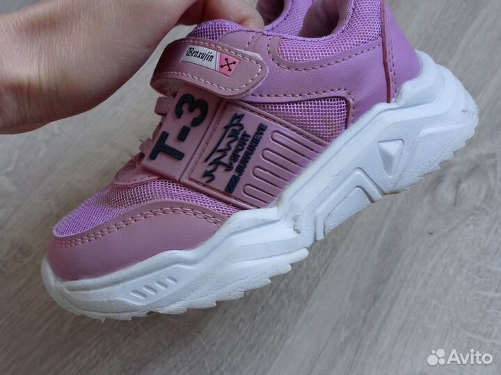 Кроссовки детские 28