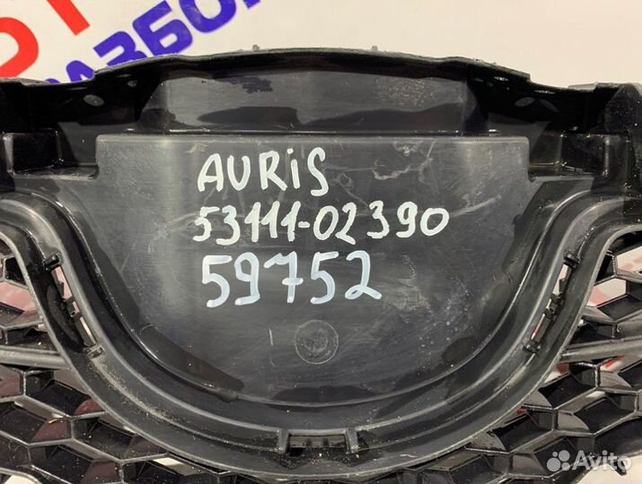 Решетка радиатора Toyota Auris 150 2006-2010