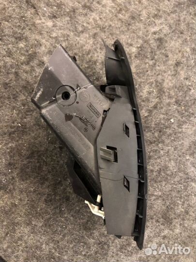 Дефлектор воздушный передний правый Renault Megane