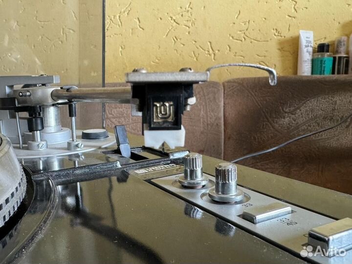 Виниловый проигрыватель