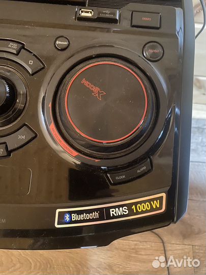 Музыкальная колонка с блютузом и караоке