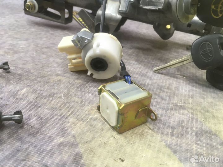 Замок зажигания Toyota Alphard 2004 ATH10