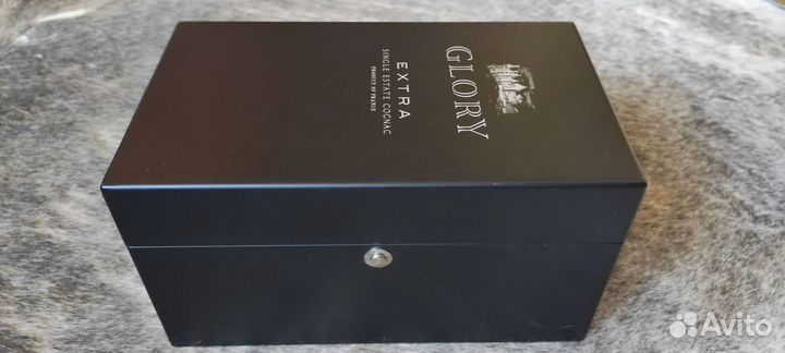 Коробка и бутылка/штоф, коньяк Leyrat Glory Extra