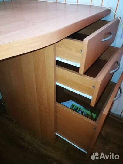 Стол для двоих с боковыми ящиками