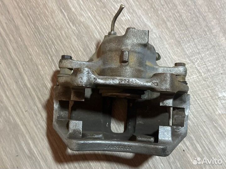 Суппорт тормозной передний левый Audi A4 B5 ADP