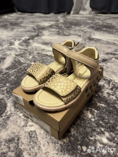 Сандали для девочки 29,31 новые