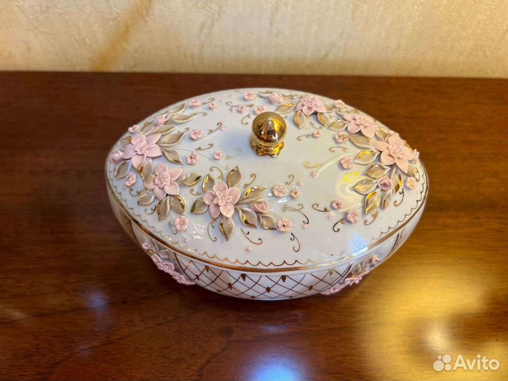 Шкатулки фарфоровые. Информация в объявлении