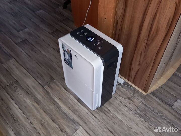 Осушитель воздуха electrolux EDM-35L