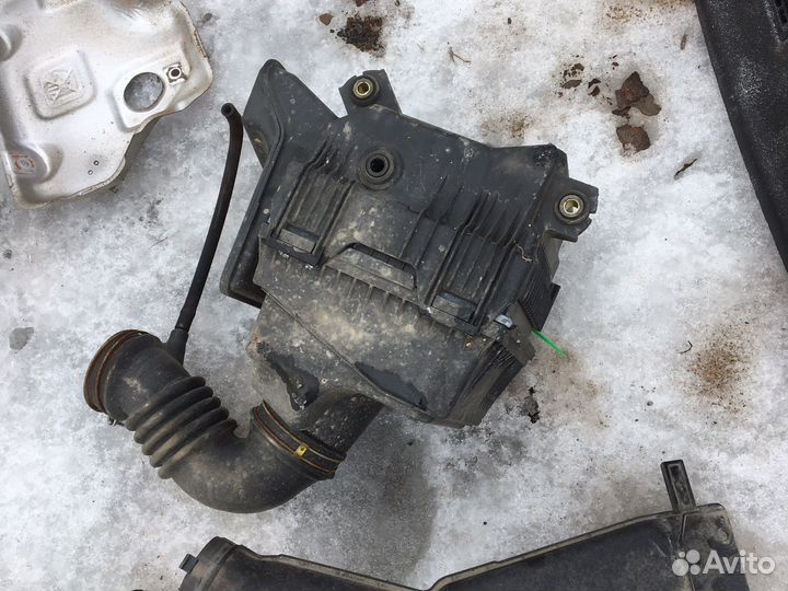 Корпус воздушного фильтра Мицубиси Лансер 9