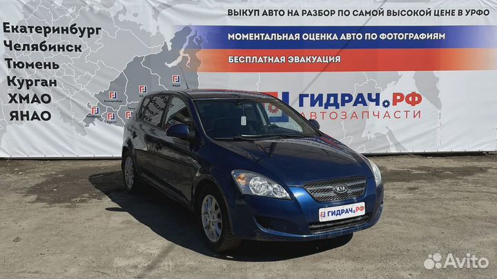 Фланец двигателя системы охлаждения Kia Ceed (ED)