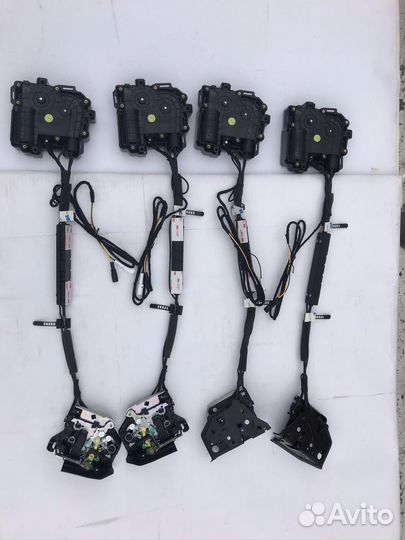 Land Cruiser 200 Доводчики дверей штатные V1QZ1