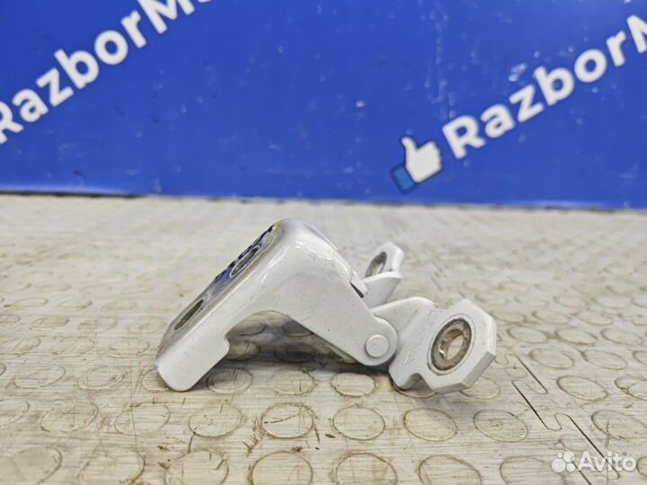Петля двери правая Renault Kaptur
