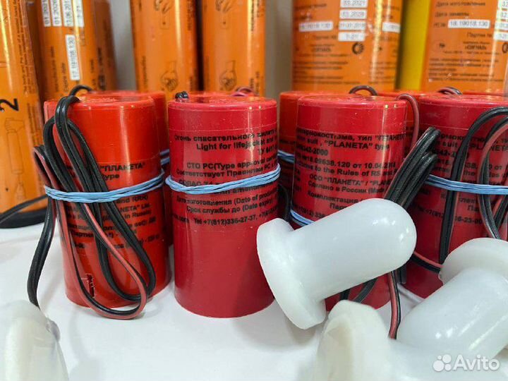 Фальшфейер красного белого огня, шашка дымовая