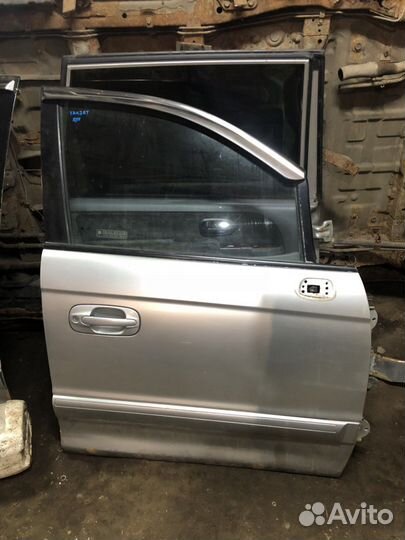 Дверь передняя правая Хендай Траджет