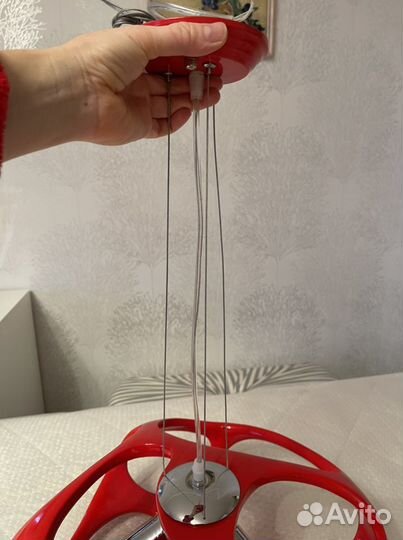 Пара потолочных светильников