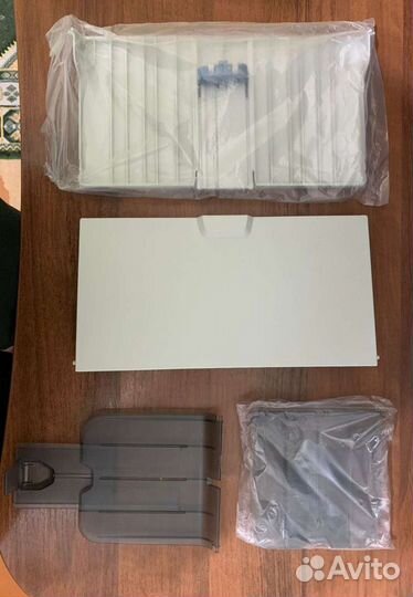 Выходной и входной лотки