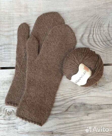 Вязаные варежки женские