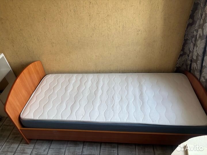 Кровать с матрасом бу