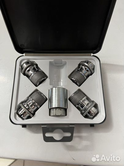 Колесные гайки-секретки Тойота Лексус оригинал