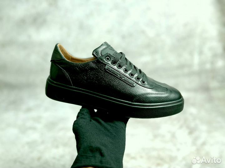 Кроссовки Armani удобные