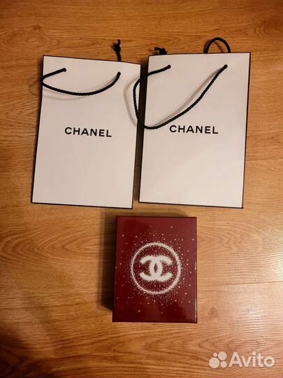 Пакеты Chanel и Sisley